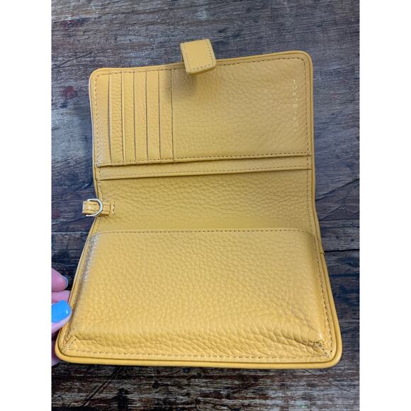 Tory Burch Britten Wallet - Picture 3 of 5